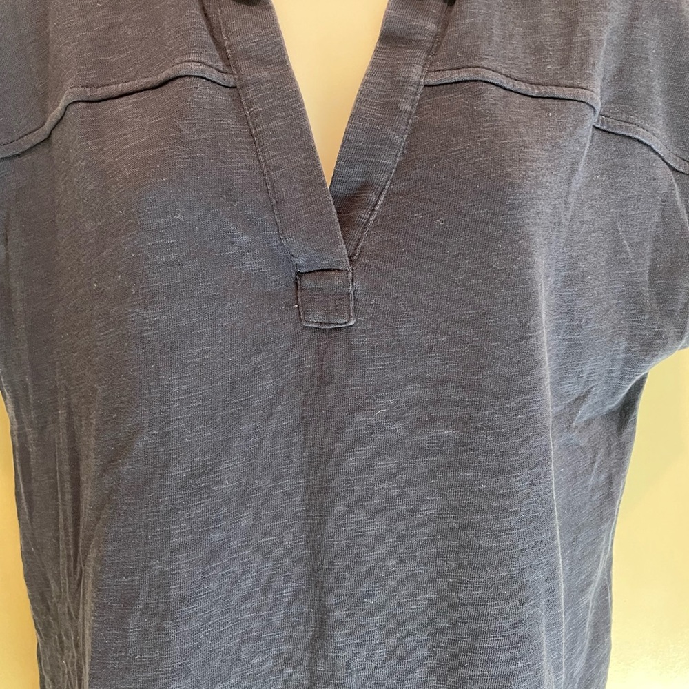 LOFT Navy Blue cap sleeve v-neck top. Size M. - Picture 5 of 10